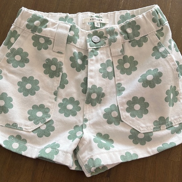 PacSun Pants - Pacsun xs flower shorts